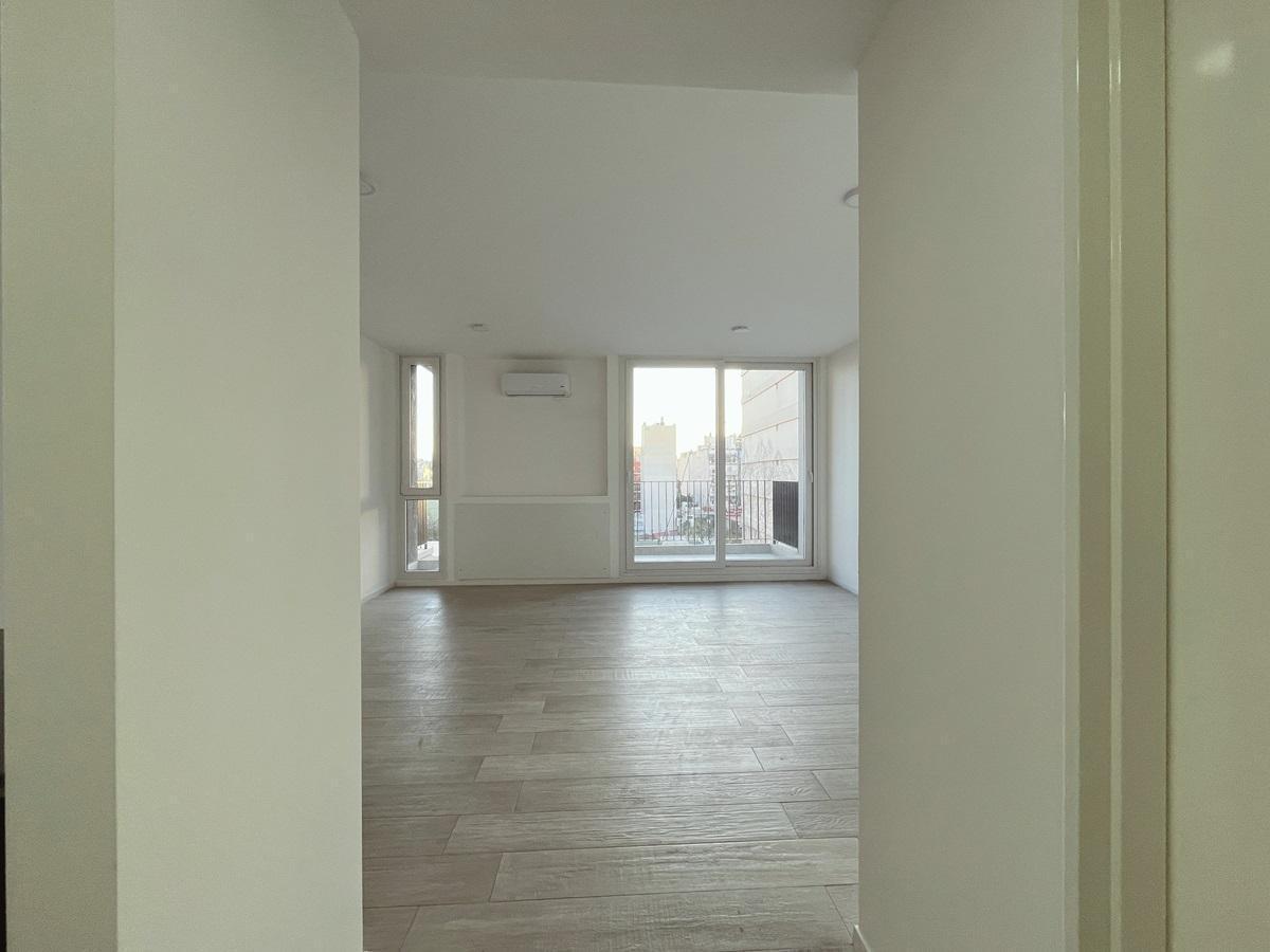 Departamento de un ambiente en Almagro con balcón