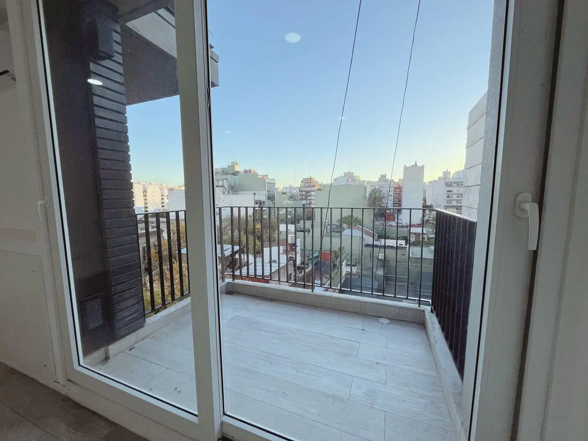 Departamento de un ambiente en Almagro con balcón 1