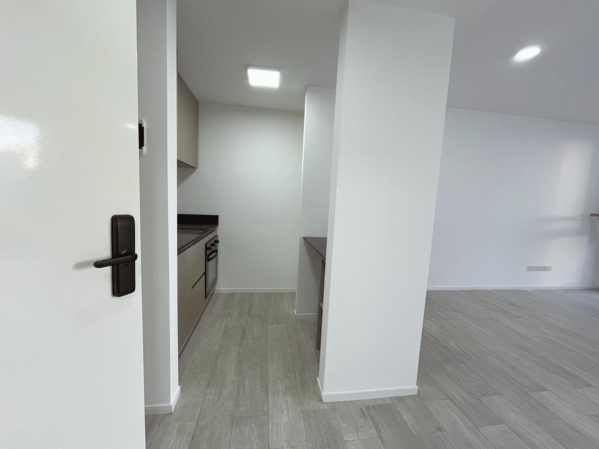 Departamento de un ambiente en Almagro con balcón
