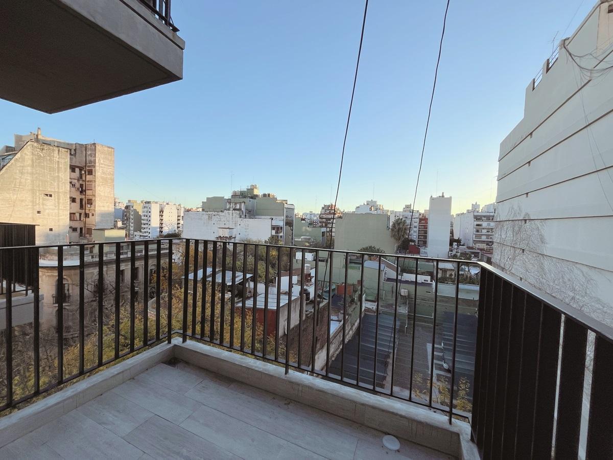 Departamento de un ambiente en Almagro con balcón