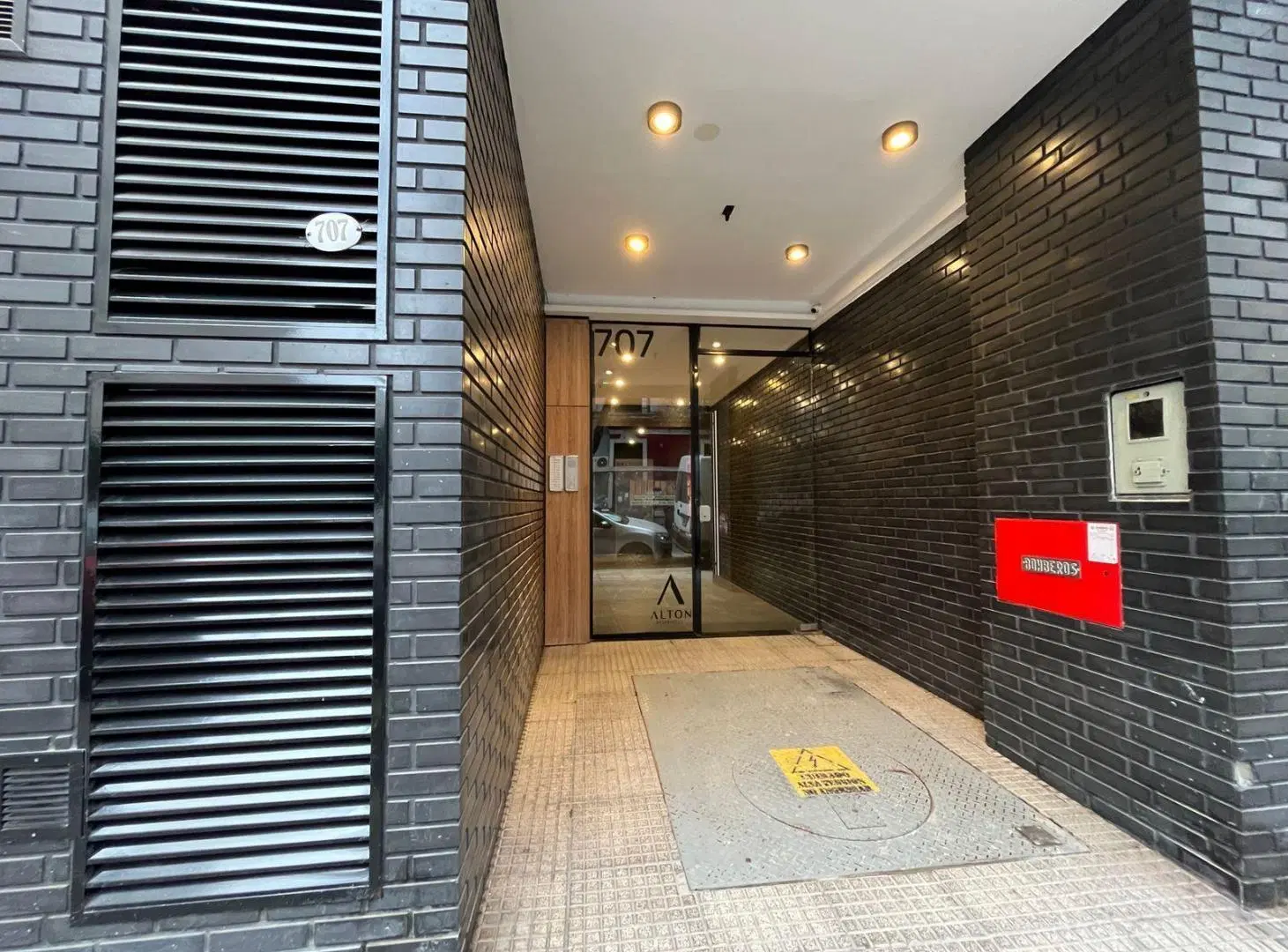 Departamento de un ambiente en Almagro con balcón 1