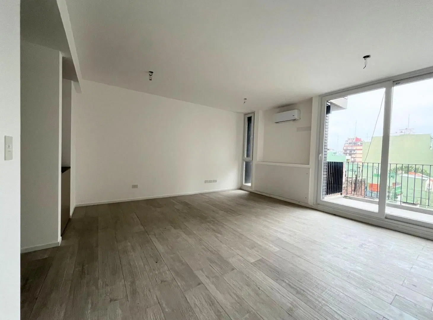 Departamento de un ambiente en Almagro con balcón 3