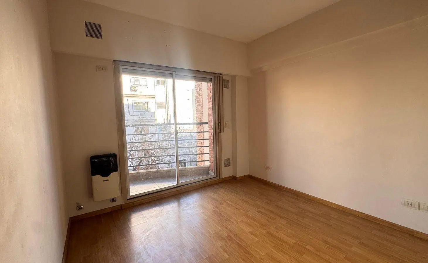 Departamento de un ambiente en alquiler en Almagro 5