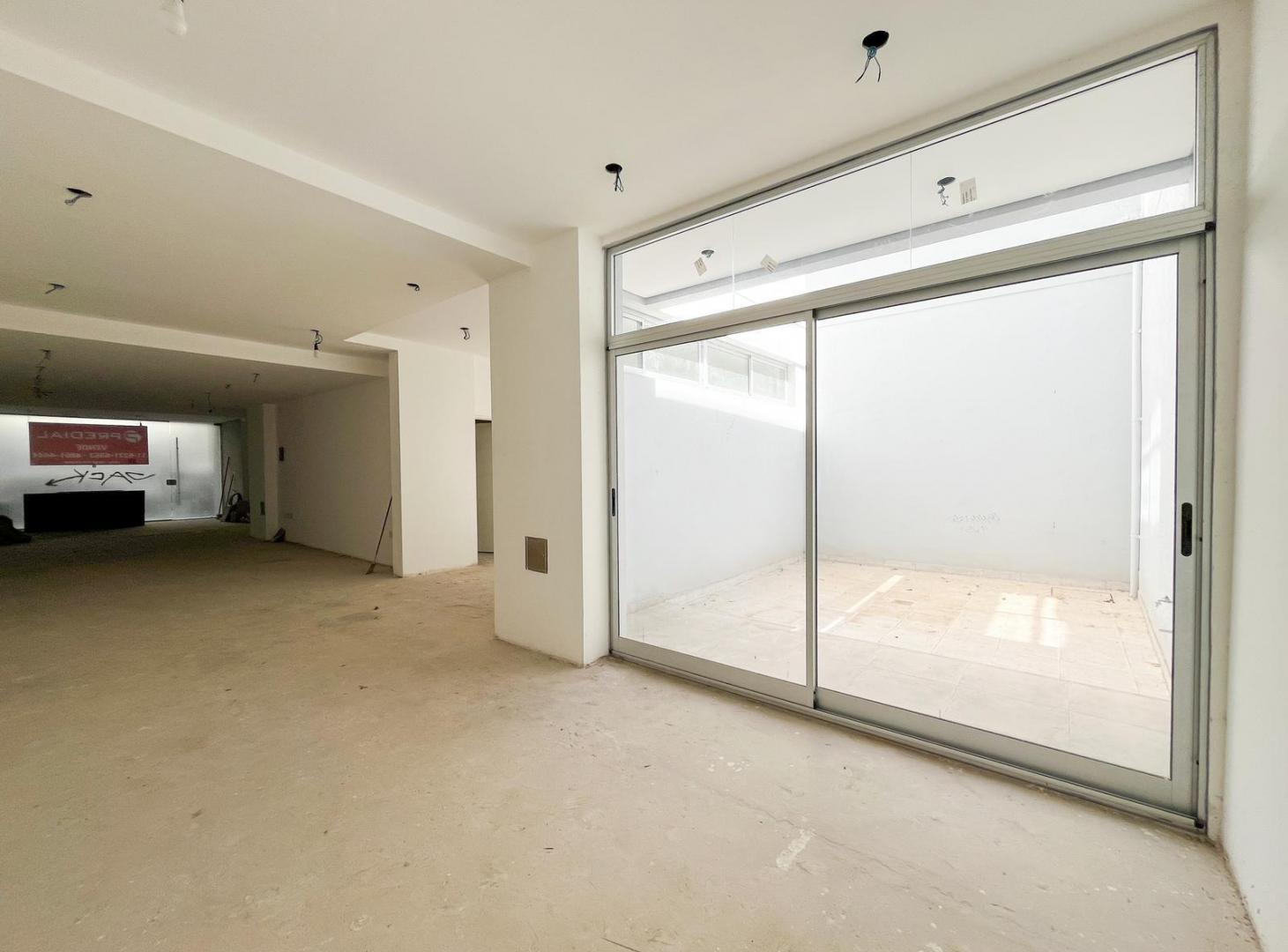 Foto de Local con sótano, patio semicubierto y patio descubierto en Almagro a, imagen 2