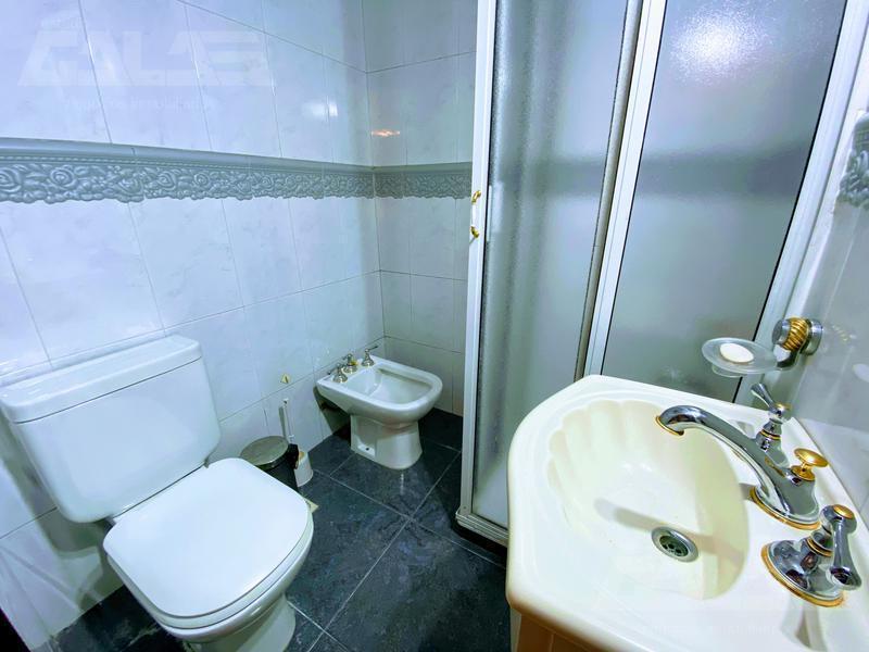 Hermoso Chalet de 5 Ambientes con Detalles de Categoría y Terminaciones de Primera Calidad! 3