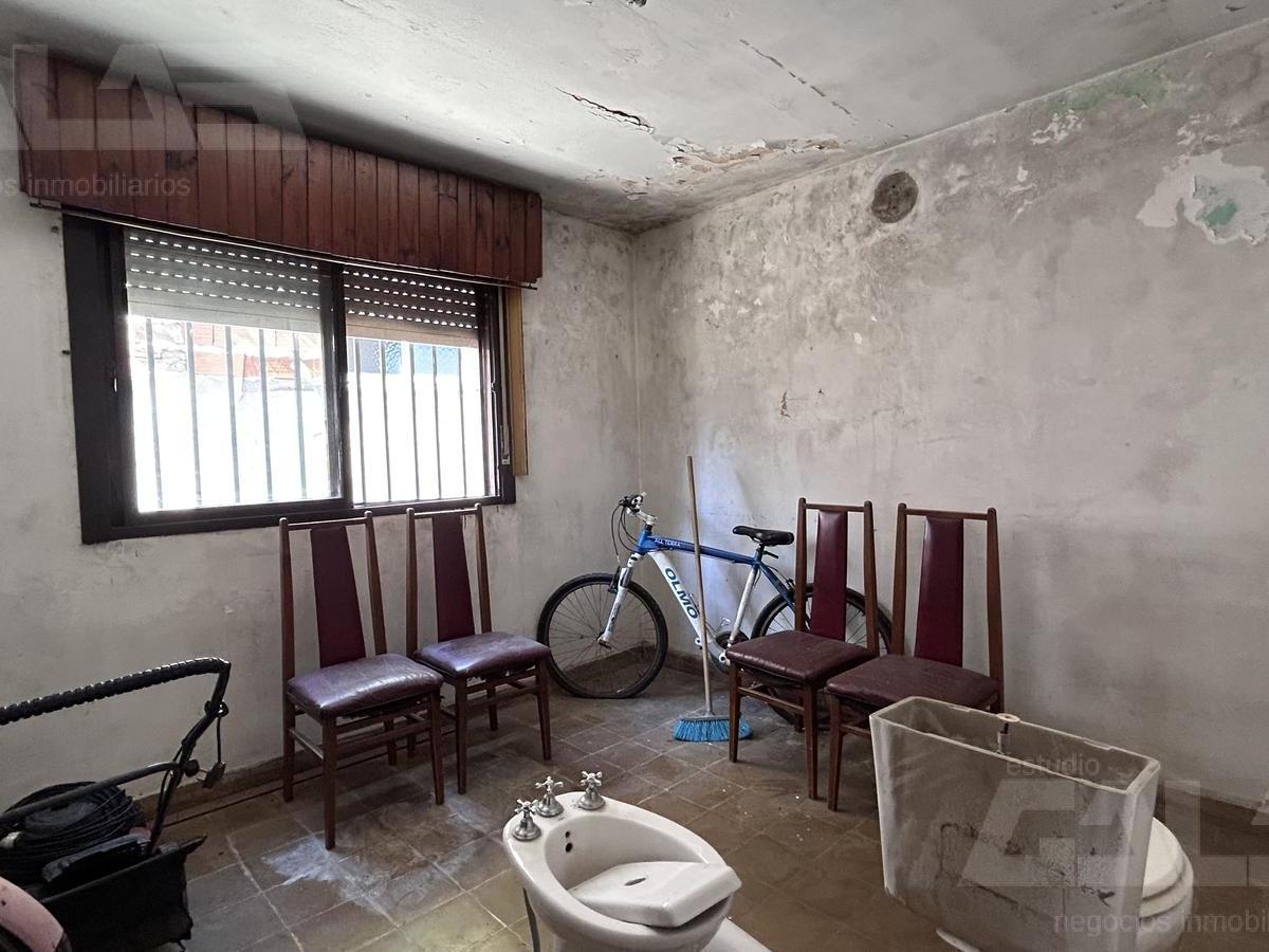 Casa en Venta - 4 Dorm. - Cochera - Parque en Ituzaingo Norte 3