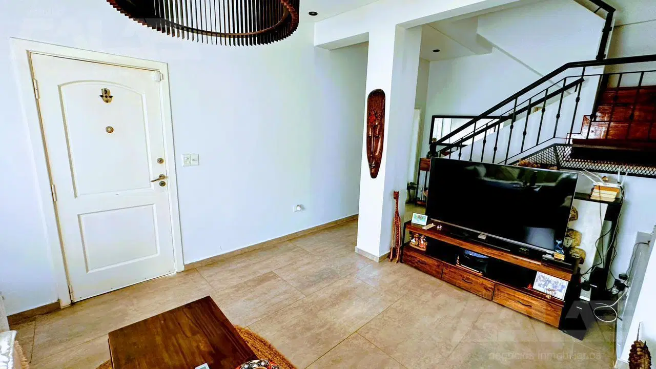 Venta Casa moderna 4 ambientes con piscina climatizada en la mejor zona de Castelar Norte 2