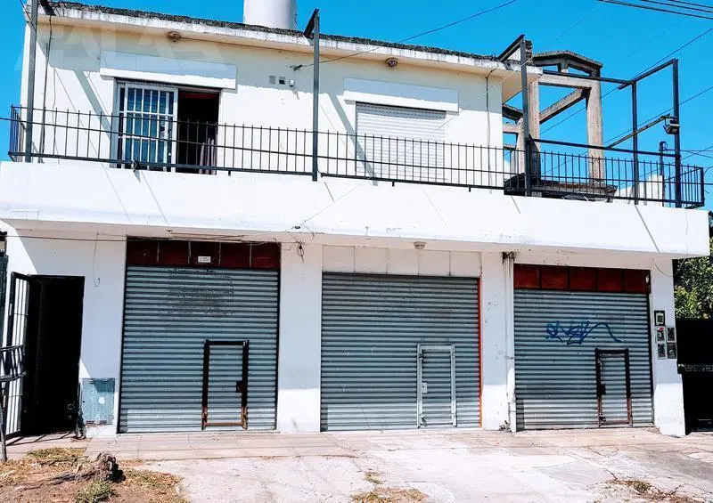Departamento 3 ambientes en primer piso por escalera- Ituzaingó 5
