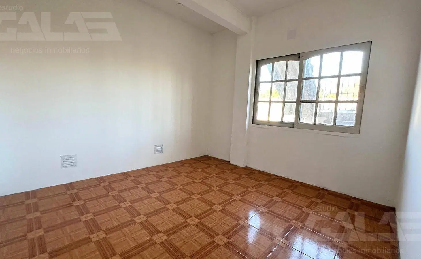Departamento 3 ambientes en primer piso por escalera- Ituzaingó 3