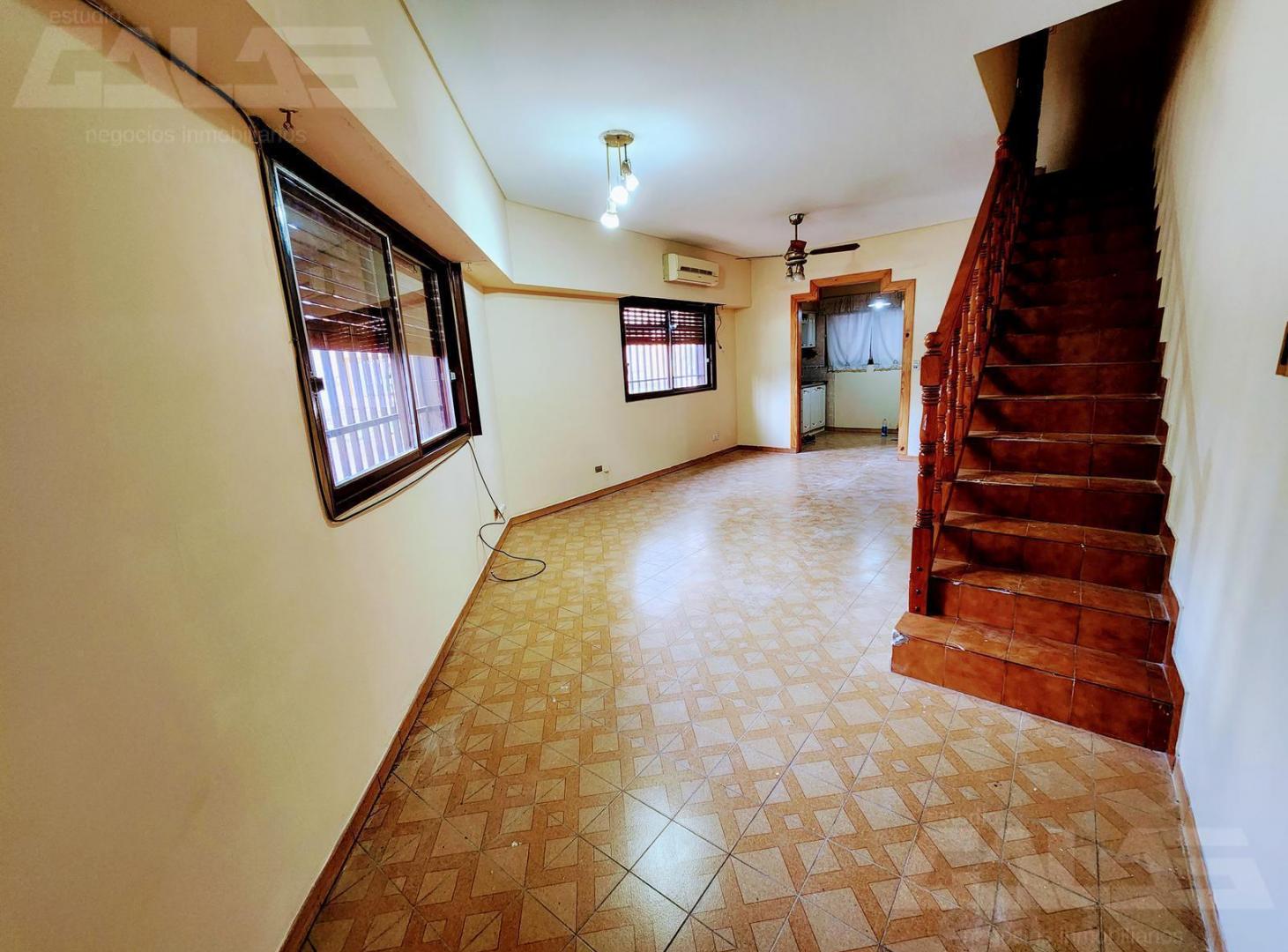 Foto de Venta de duplex de tres ambientes con cochera!, imagen 2