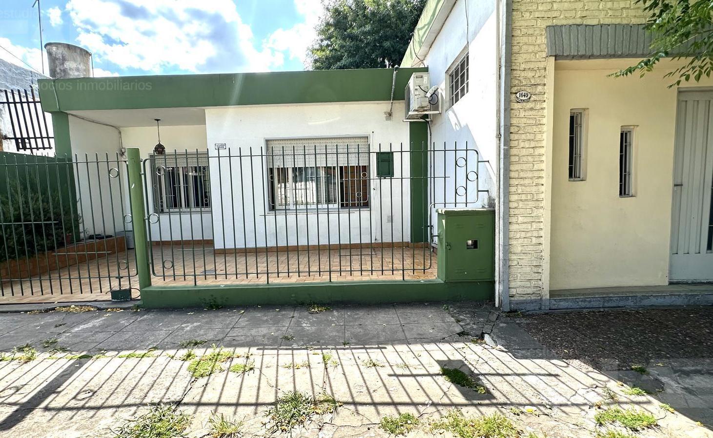 Casa 4 ambientes con local en Ituzaingó Norte