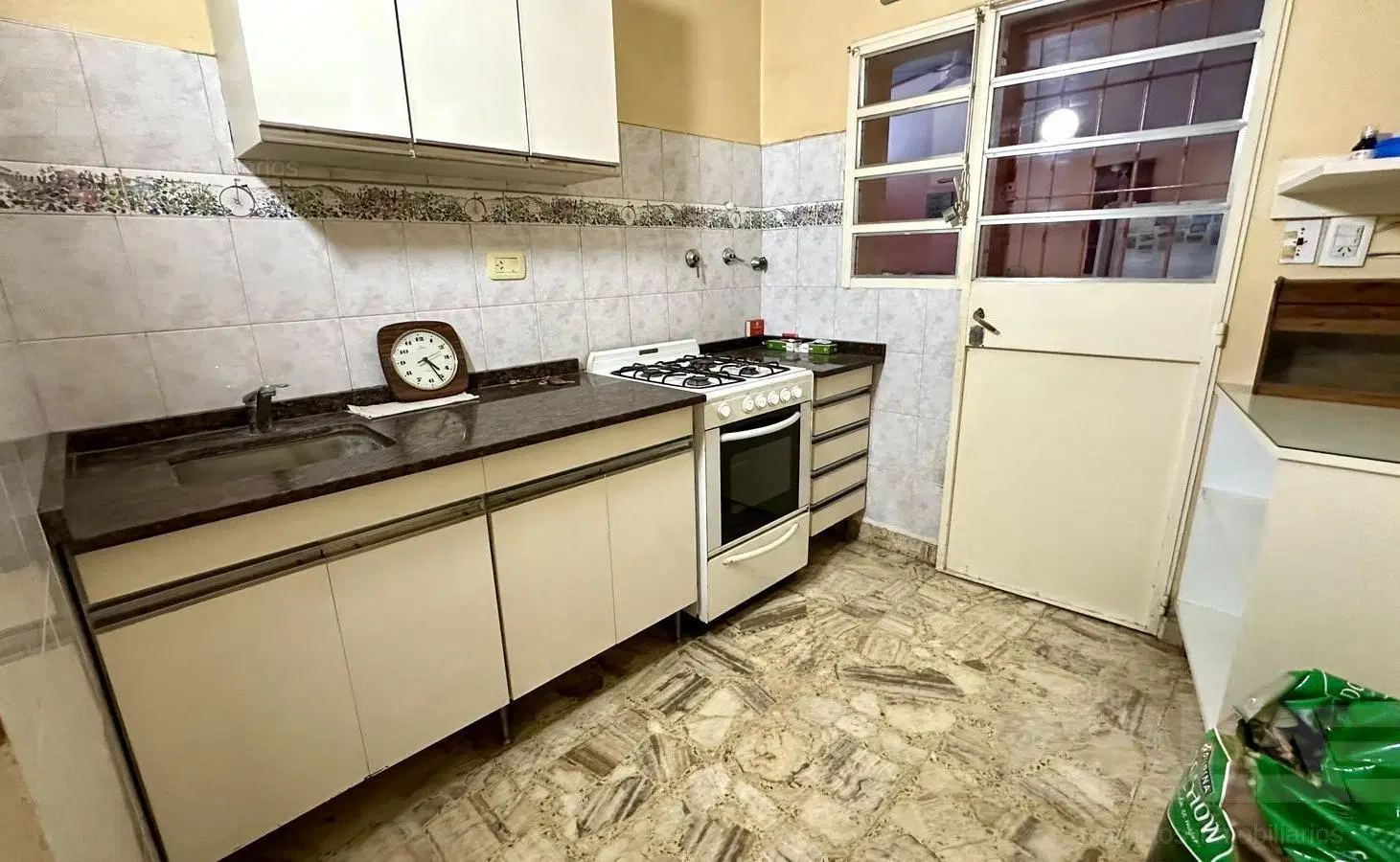 Casa 4 ambientes con local en Ituzaingó Norte 5