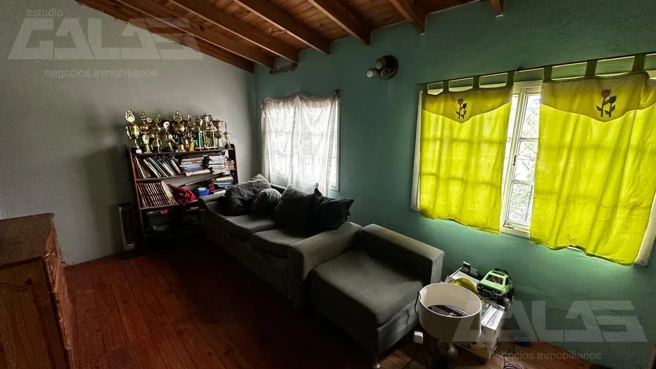 Casa en venta de 4 ambientes con patio, parrilla y cochera techada en Ituzaingó 5