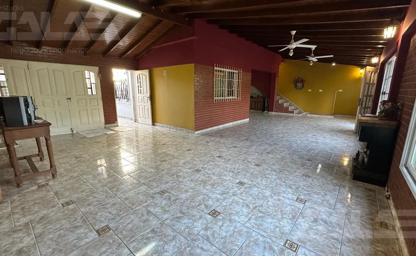 Casa 3 ambientes, lista para vivir con departamento independiente en Ituzaingó Norte 8