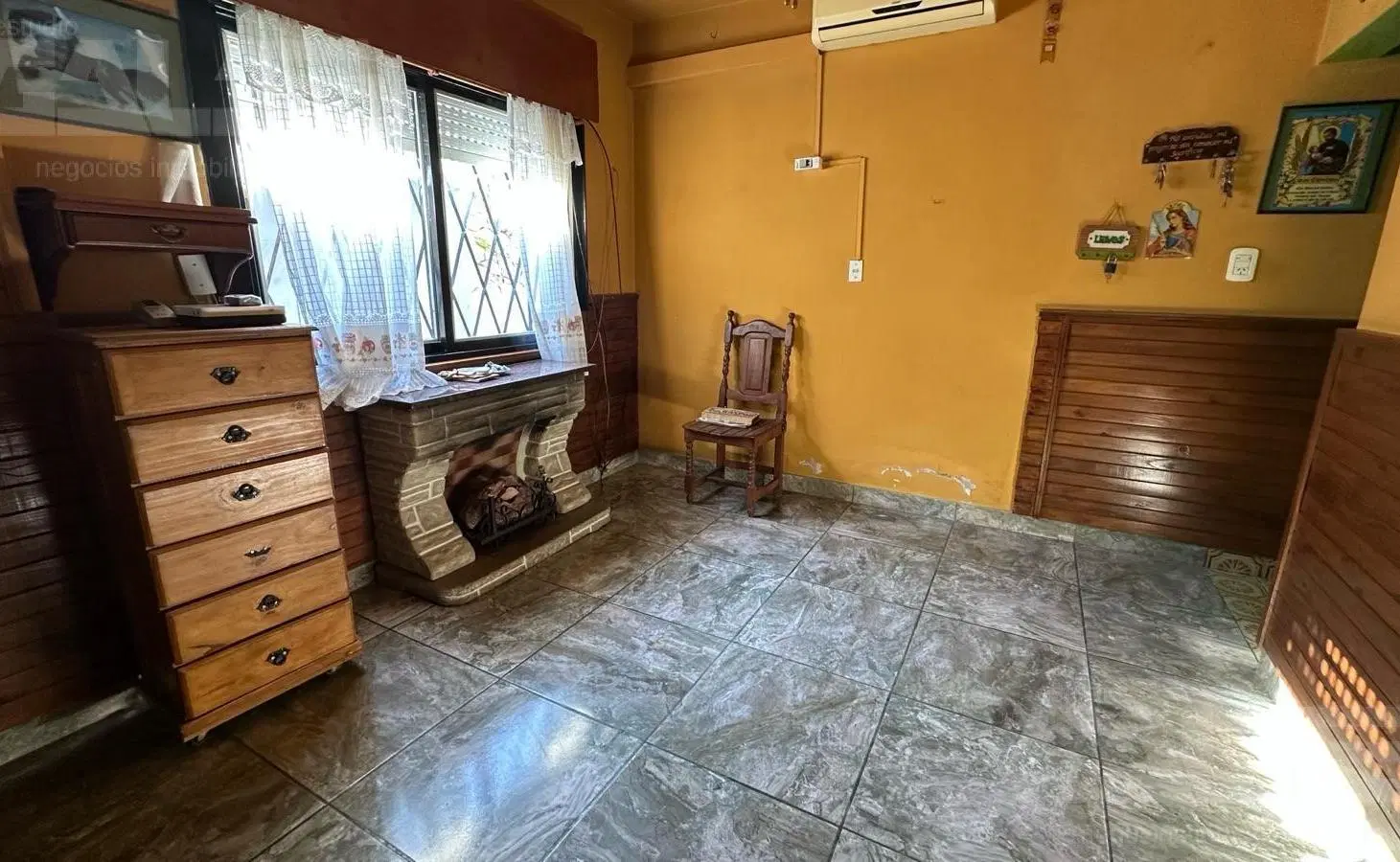 Casa 3 ambientes, lista para vivir con departamento independiente en Ituzaingó Norte 5