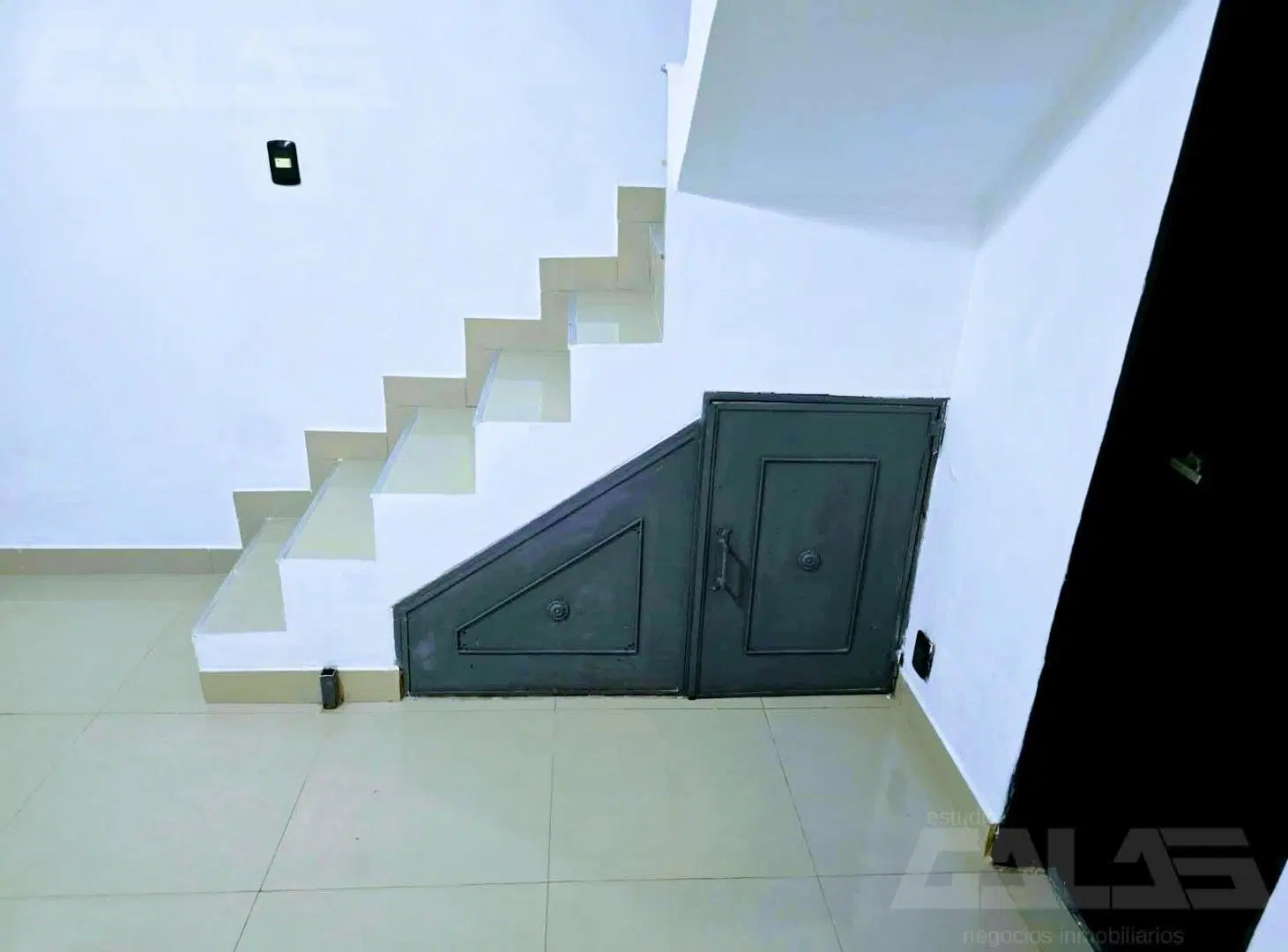 Hermoso dúplex 3 ambientes apto crédito en Castelar Norte, con terraza y excelente ubicación 2