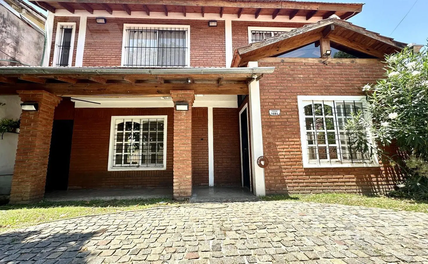 Casa en venta 4 ambientes con cochera en Ituzaingó Norte 2