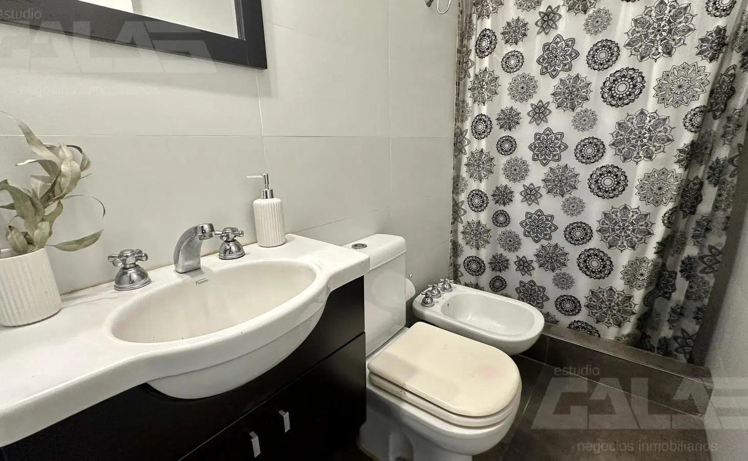 Casa en venta 4 ambientes con cochera en Ituzaingó Norte 5