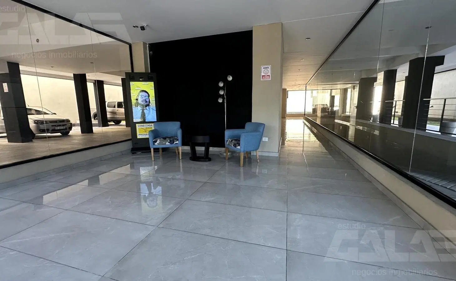 Departamento 2 ambientes con cochera en Ituzaingó Sur sobre Av. Rivadavia 3