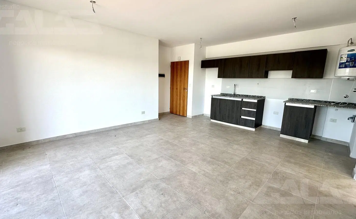 Departamento 2 ambientes con cochera en Ituzaingó Sur sobre Av. Rivadavia 5
