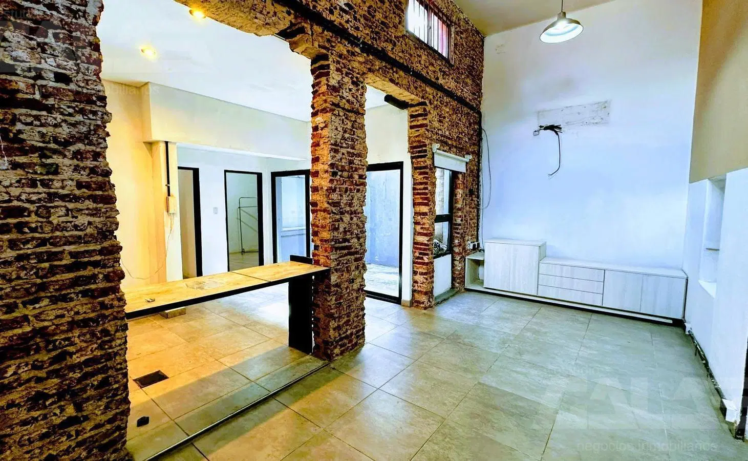 PH en Morón Sur 3 amb. con patio, parrilla y estilo industrial, cercano al centro. Apto credito 4