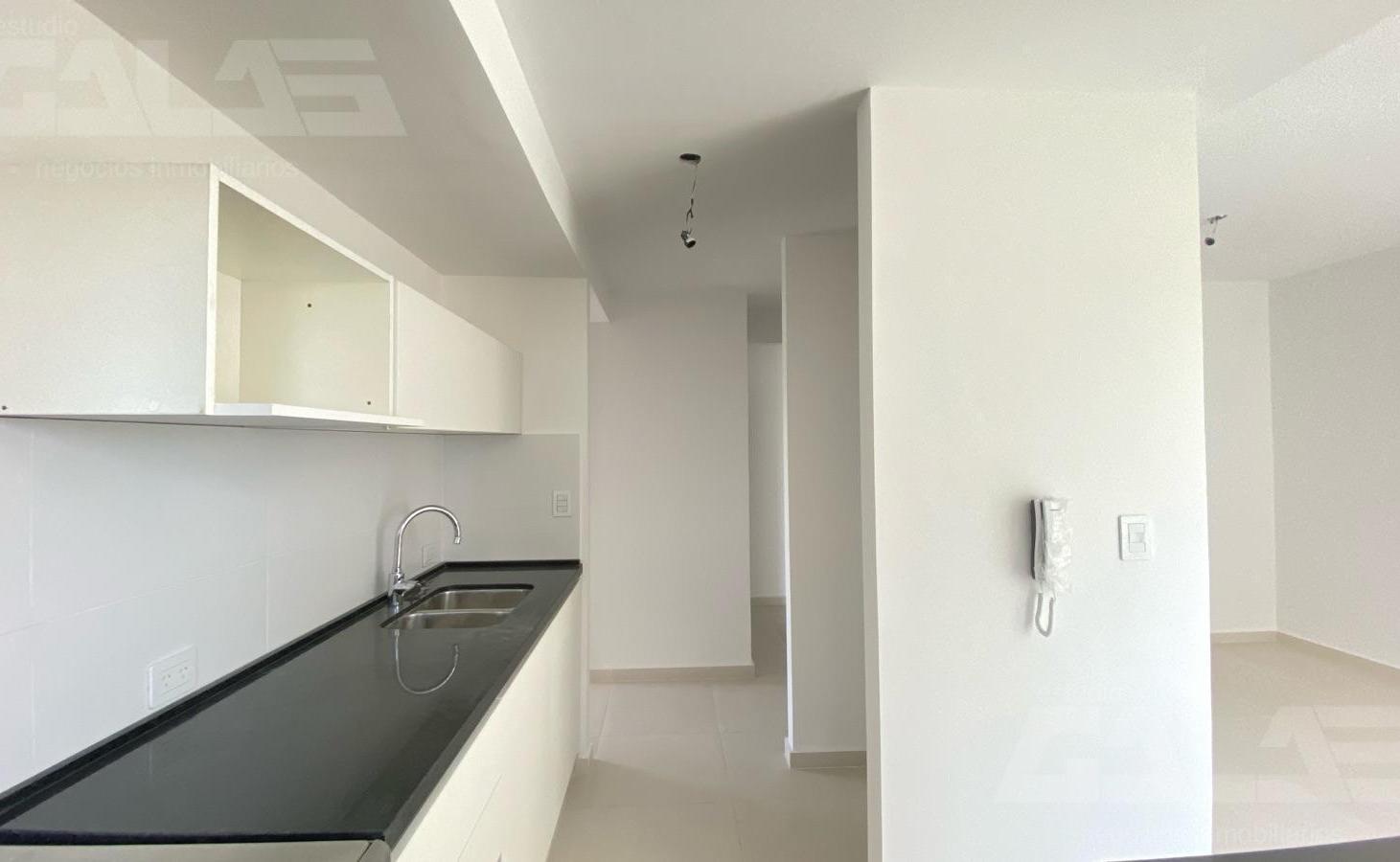 Foto de Departamento 3 ambientes - 2 habitaciones - Cochera - Ituzaingó Norte, imagen 2