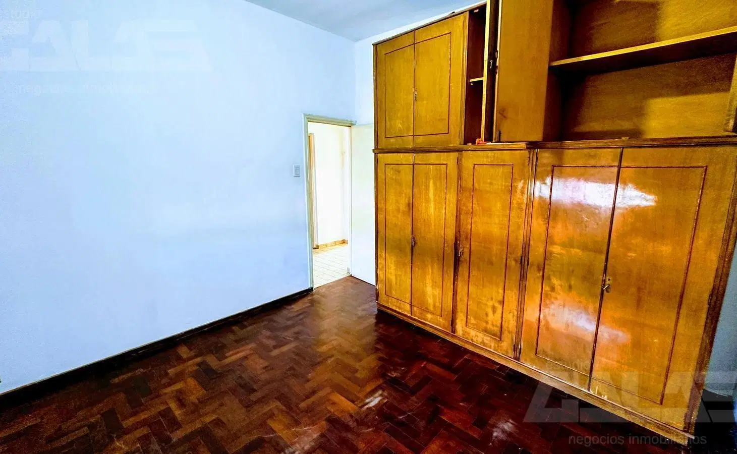 Casa 3 amb en Castelar con cochera cubierta, patio, parrilla y gran potencial de ampliación 3