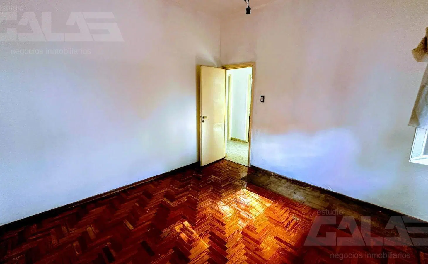 Casa 3 amb en Castelar con cochera cubierta, patio, parrilla y gran potencial de ampliación 8