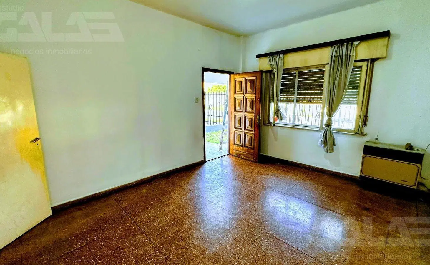 Casa 3 amb en Castelar con cochera cubierta, patio, parrilla y gran potencial de ampliación 2