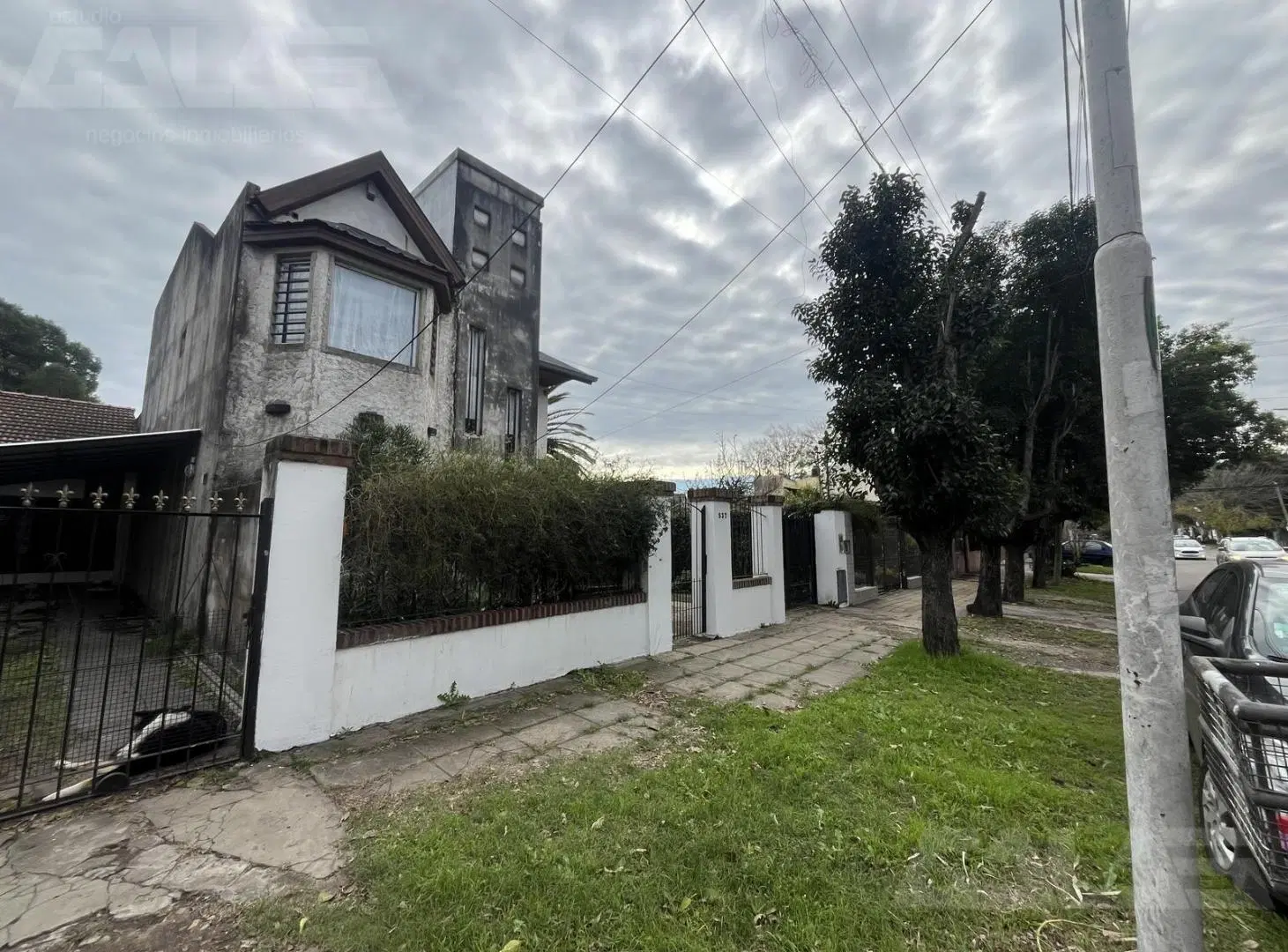 VENTA - Casa 5 ambientes con suite, quincho y gran lote en zona residencial de San Antonio de Padua 3