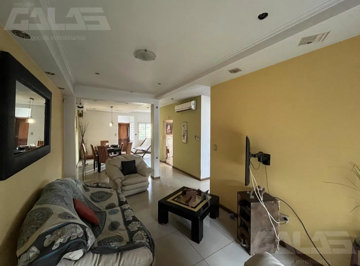VENTA - Casa 5 ambientes con suite, quincho y gran lote en zona residencial de San Antonio de Padua 4