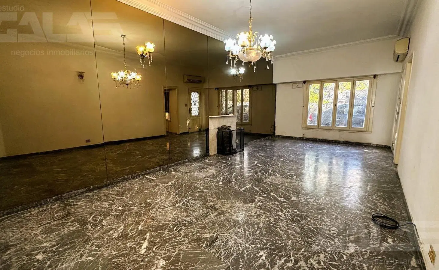 CASA | 4 AMBIENTES | PILETA | A ACTUALIZAR| COCHERA 4 AUTOS | CASTELAR SUR 4