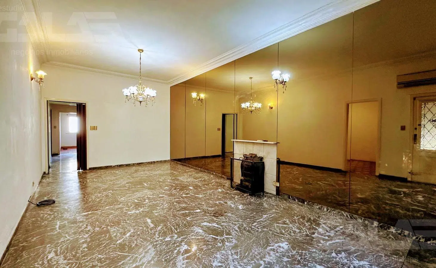 CASA | 4 AMBIENTES | PILETA | A ACTUALIZAR| COCHERA 4 AUTOS | CASTELAR SUR 5