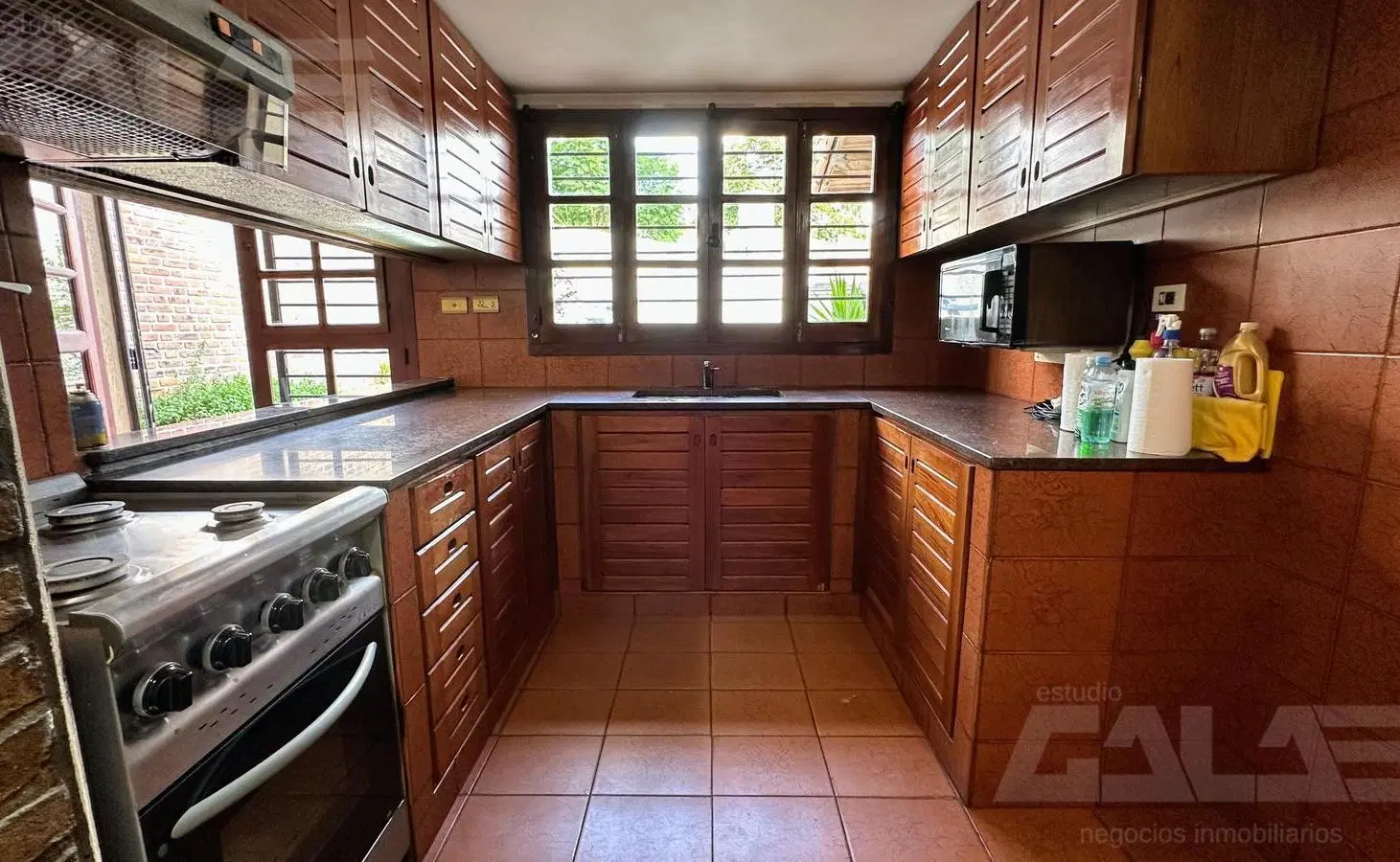 CASA | 4 AMBIENTES | PILETA | A ACTUALIZAR| COCHERA 4 AUTOS | CASTELAR SUR 2