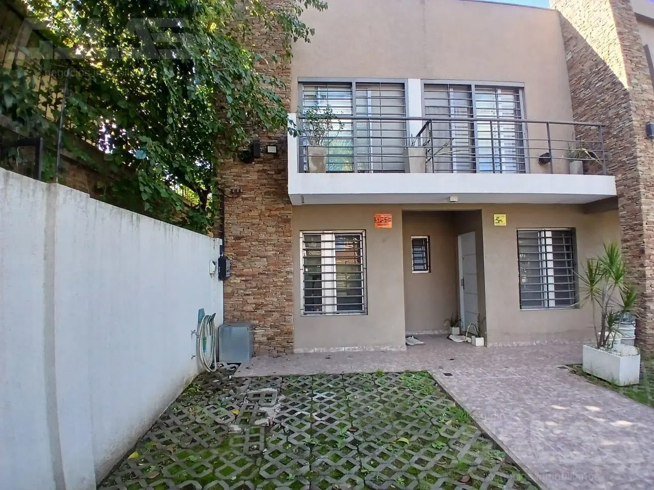 Venta Dúplex Castelar Sur (6 cuadras de la estación): 2 habitaciones, 2 baños, cochera y parque 4