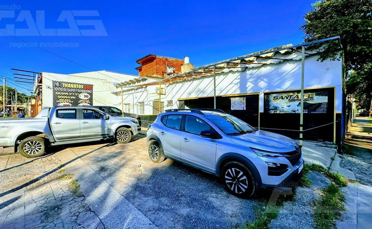 Excelente local con cocheras en esquina estratégica en Merlo ideal varios rubros 232 m² 3