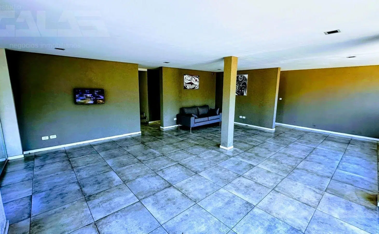 3 ambientes premium en planta baja con jardín, pileta climatizada y 2 cocheras cubiertas 3