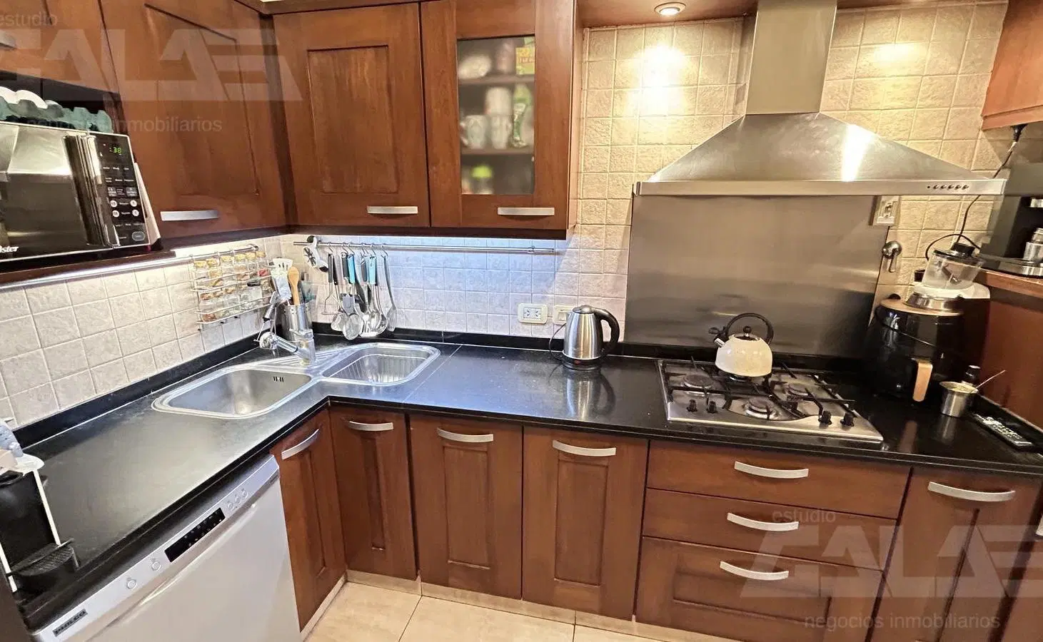 CASA | 5 AMBIENTES | PISCINA | LOTE 1335 M² | COCHERA | CASTELAR NORTE 4