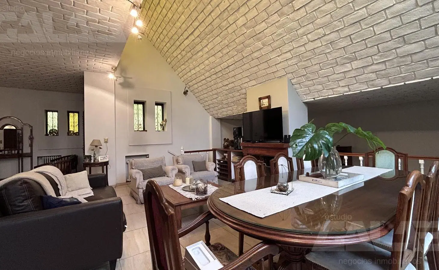 CASA | 5 AMBIENTES | PISCINA | LOTE 1335 M² | COCHERA | CASTELAR NORTE 3