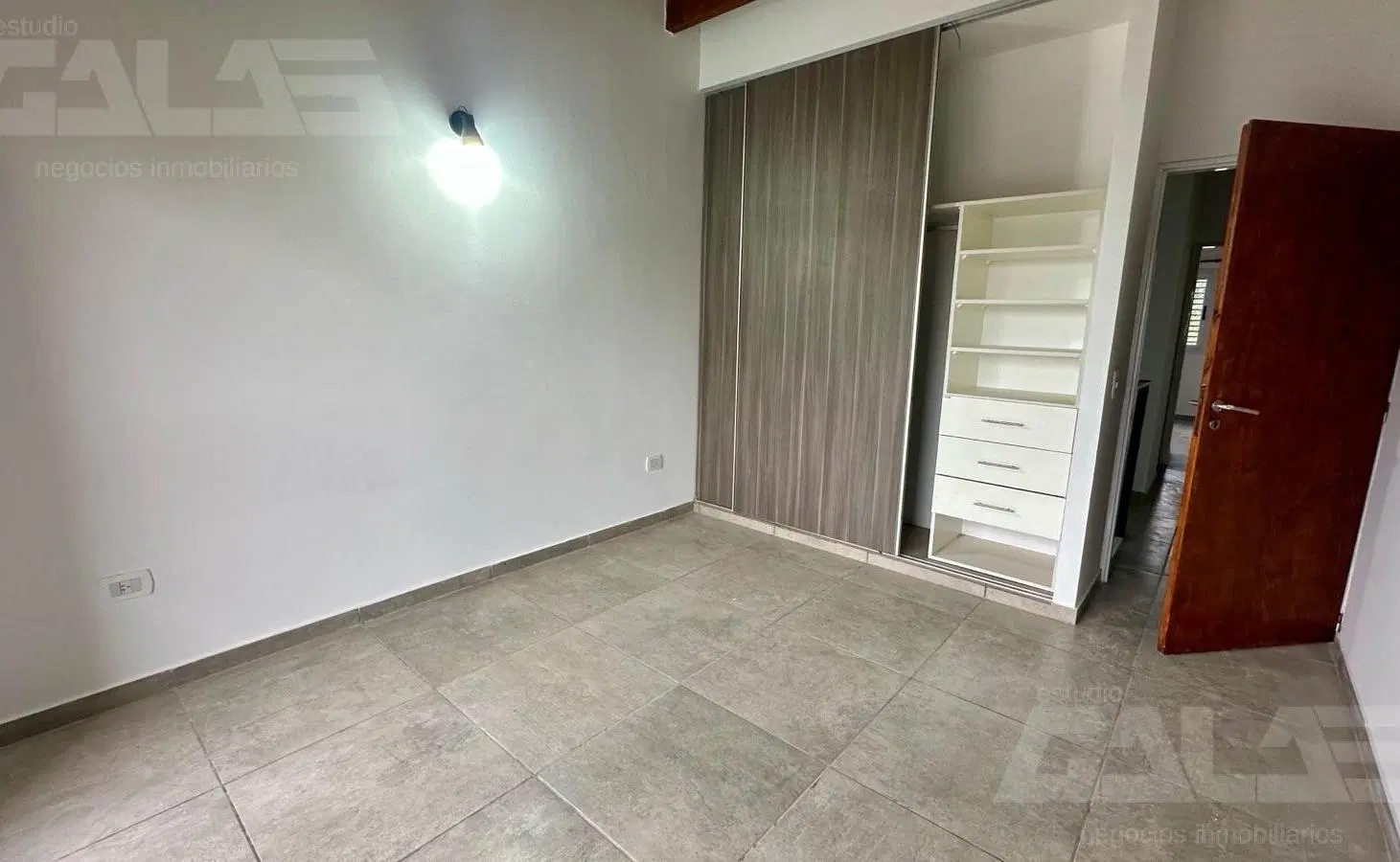 DÚPLEX | 3 AMBIENTES | PATIO CON PARQUE | IMPECABLE | COCHERA DOBLE | ITUZAINGÓ SUR 4