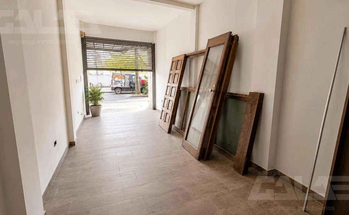 Local comercial en alquiler frente a la plaza de Ituzaingó Norte 3