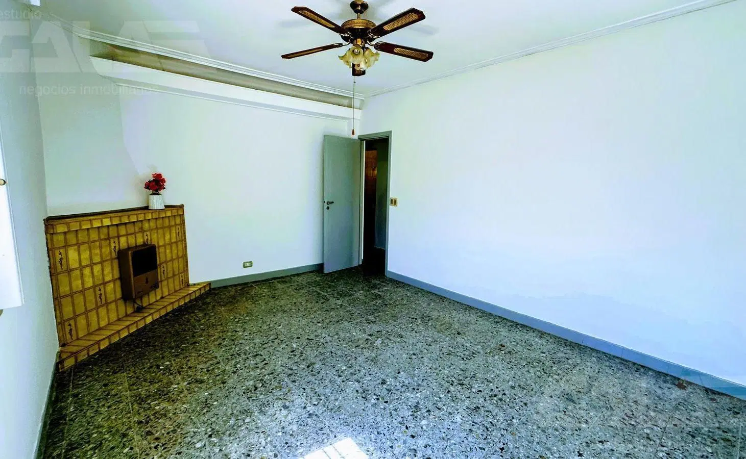Alquiler PH 3 amb. en Castelar Norte con patio, terraza y lavadero a 5 cuadras de la estación 4