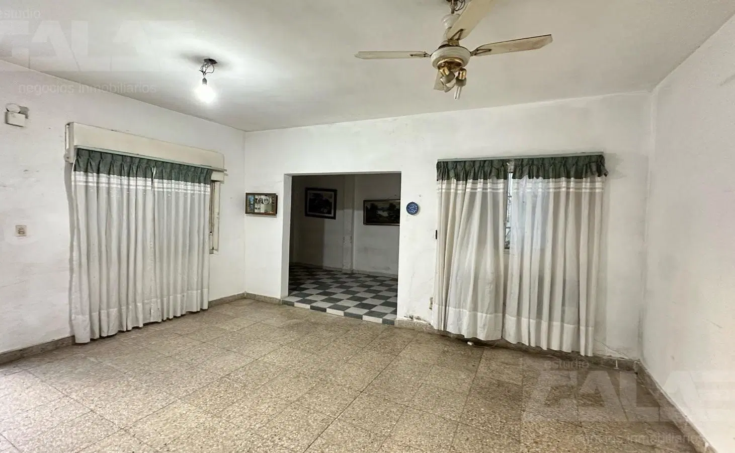 Casa 3 ambientes - 2 habitaciones - Baño - Refaccionar - Ituzaingo sur 5