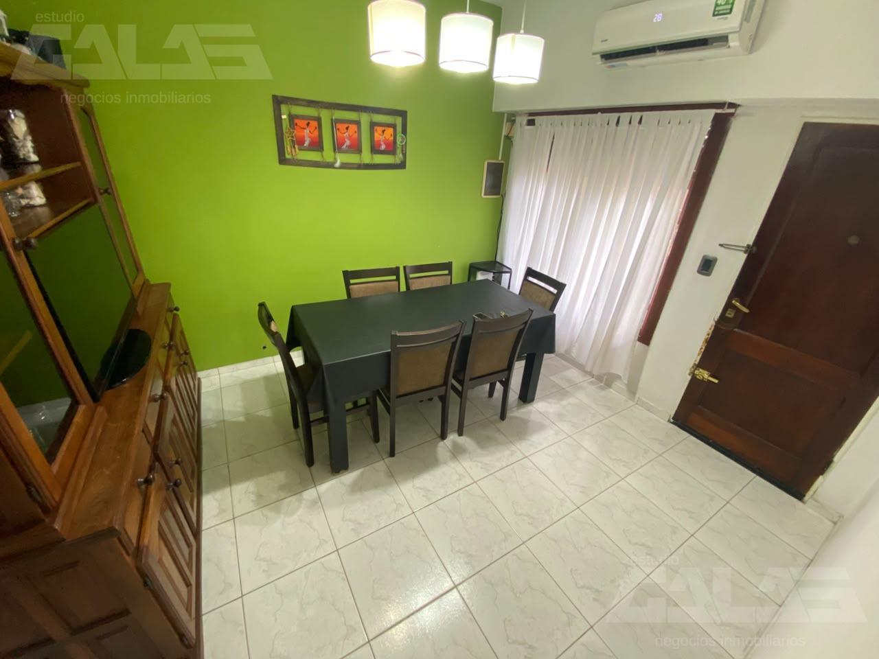Foto de Casa 5 ambientes, piscina, quincho con parrilla y oficina en Castelar Sur, imagen 2
