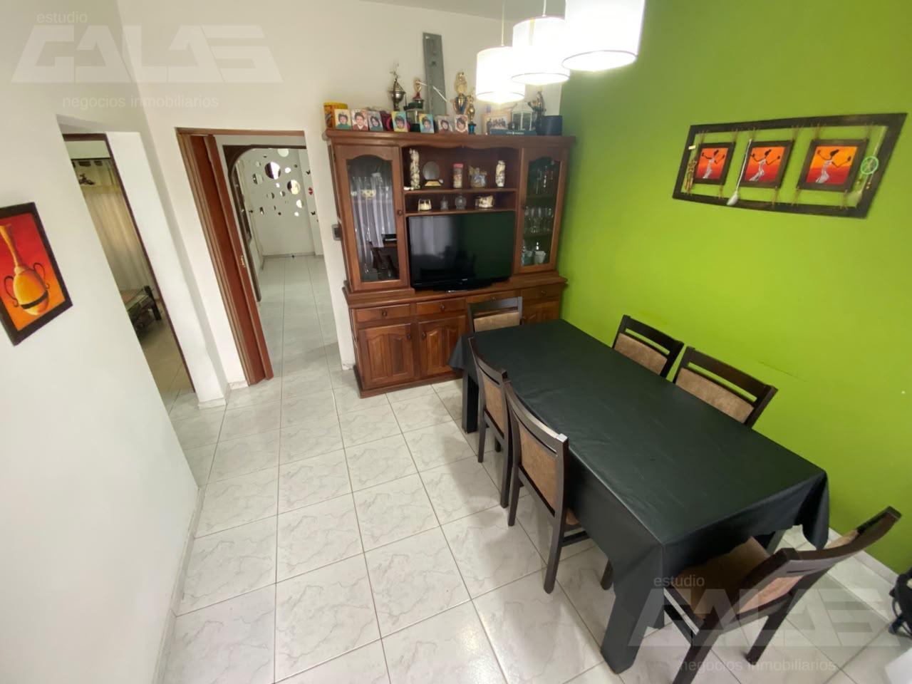 Foto de Casa 5 ambientes, piscina, quincho con parrilla y oficina en Castelar Sur, imagen 4