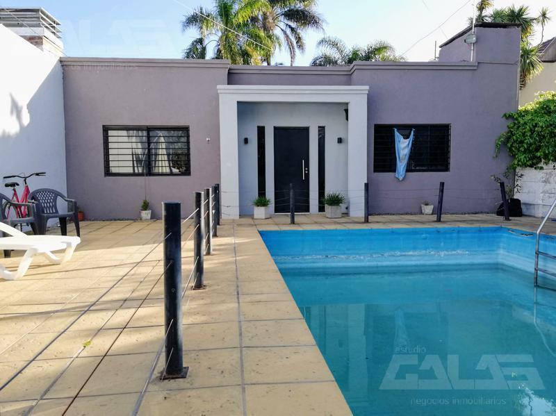 Foto de Casa 3 ambientes con enorme parque, pileta, patio interno y parrilla en Ituzaingó Norte, imagen 2