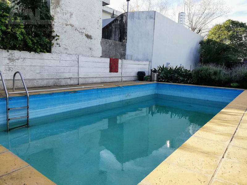 Foto de Casa 3 ambientes con enorme parque, pileta, patio interno y parrilla en Ituzaingó Norte, imagen 3