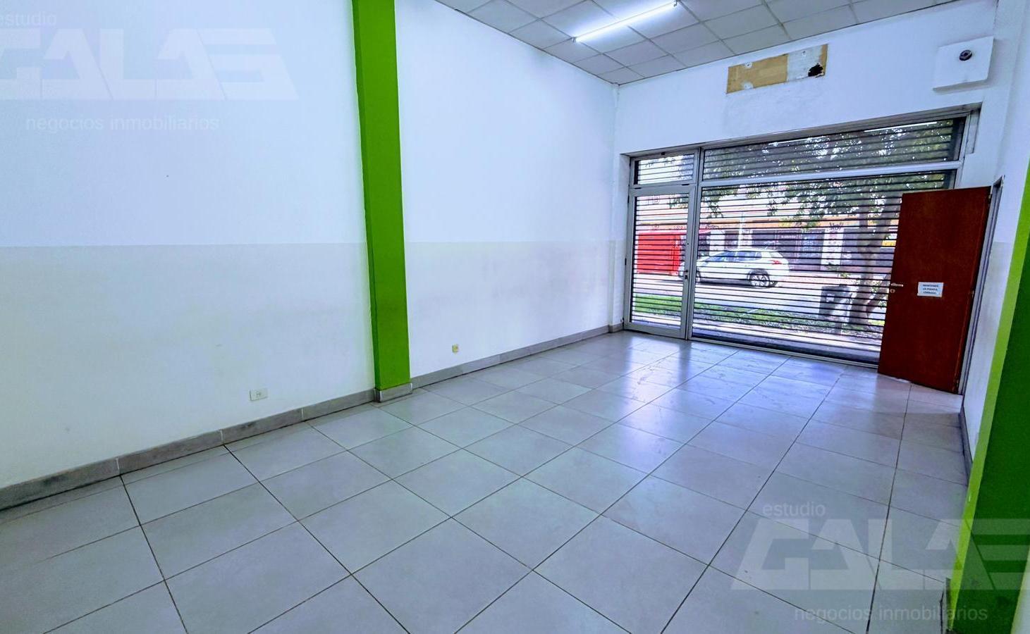 Foto de Amplio local comercial de 135 m² con oficina y cocina en alquiler en el, imagen 4