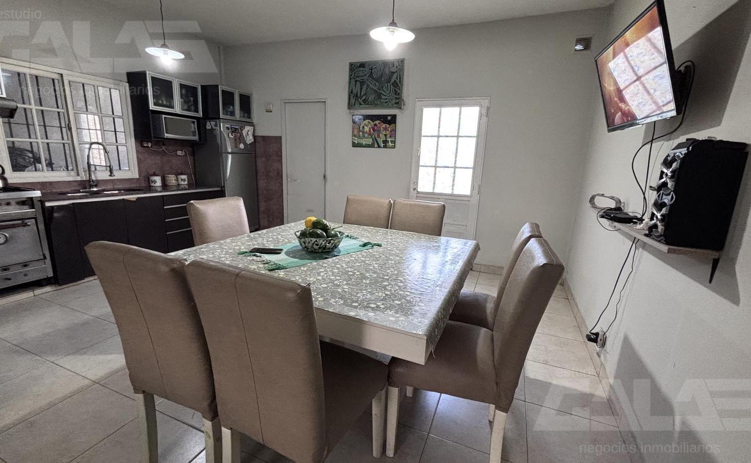 Foto de CASA | 3 AMBIENTES | QUINCHO | DEPTO INDEPENDIENTE | COCHERA DOBLE |, imagen 4