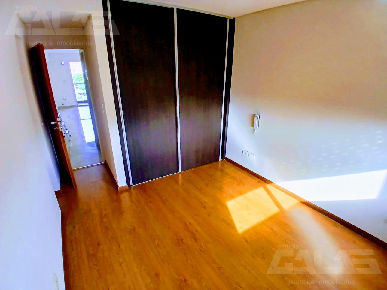 Foto de Impecable 2 ambientes en alquiler. Semipiso con balcón, gran luz, imagen 3